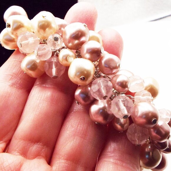 LAUREN CONRAD VATIOUS PALE PINK PERLS FACETED CRYSTALS STRETCH BEACELET 77 - Picture 2 of 3